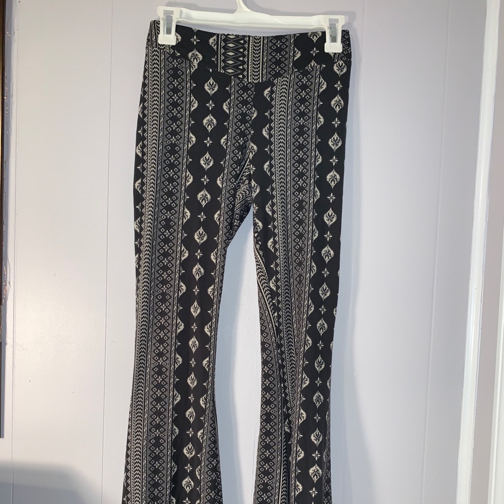 Patterned Fit and Flare Yoga Pants